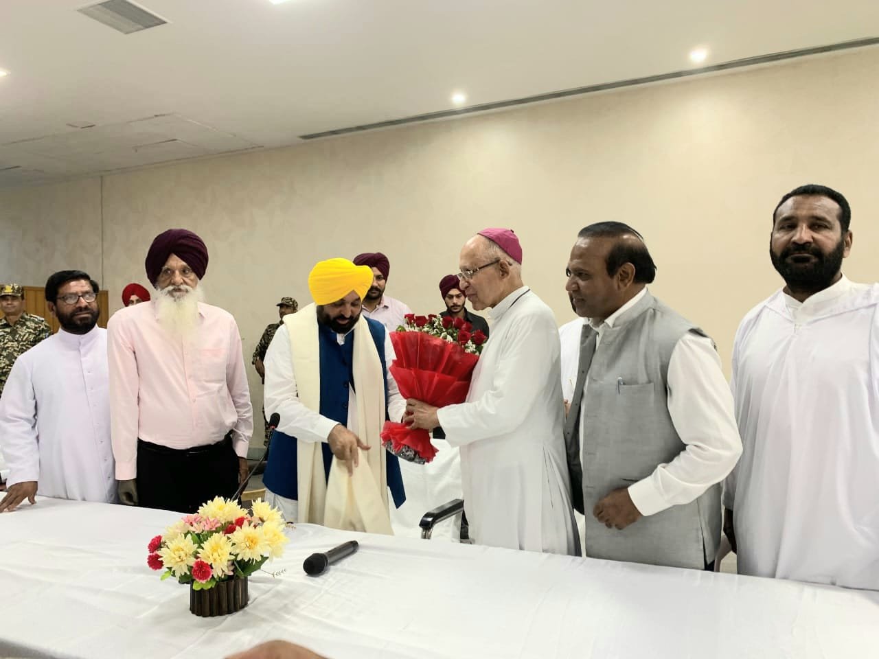 * ਈਸਾਈ ਭਾਈਚਾਰੇ ਵੱਲੋਂ ਆਮ ਆਦਮੀ ਪਾਰਟੀ  ਸਮਰਥਨ : ਭਗਵੰਤ ਮਾਨ 