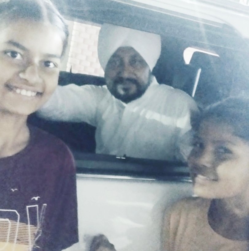 "ਜਲੰਧਰ ਕਾਂਗਰਸ ਪਾਰਟੀ ਦੇ ਲੋਕ ਸਭਾ ਉਮੀਦਵਾਰ ਸਰਦਾਰ ਚਰਣਜੀਤ ਸਿੰਘ ਚੰਨੀ"