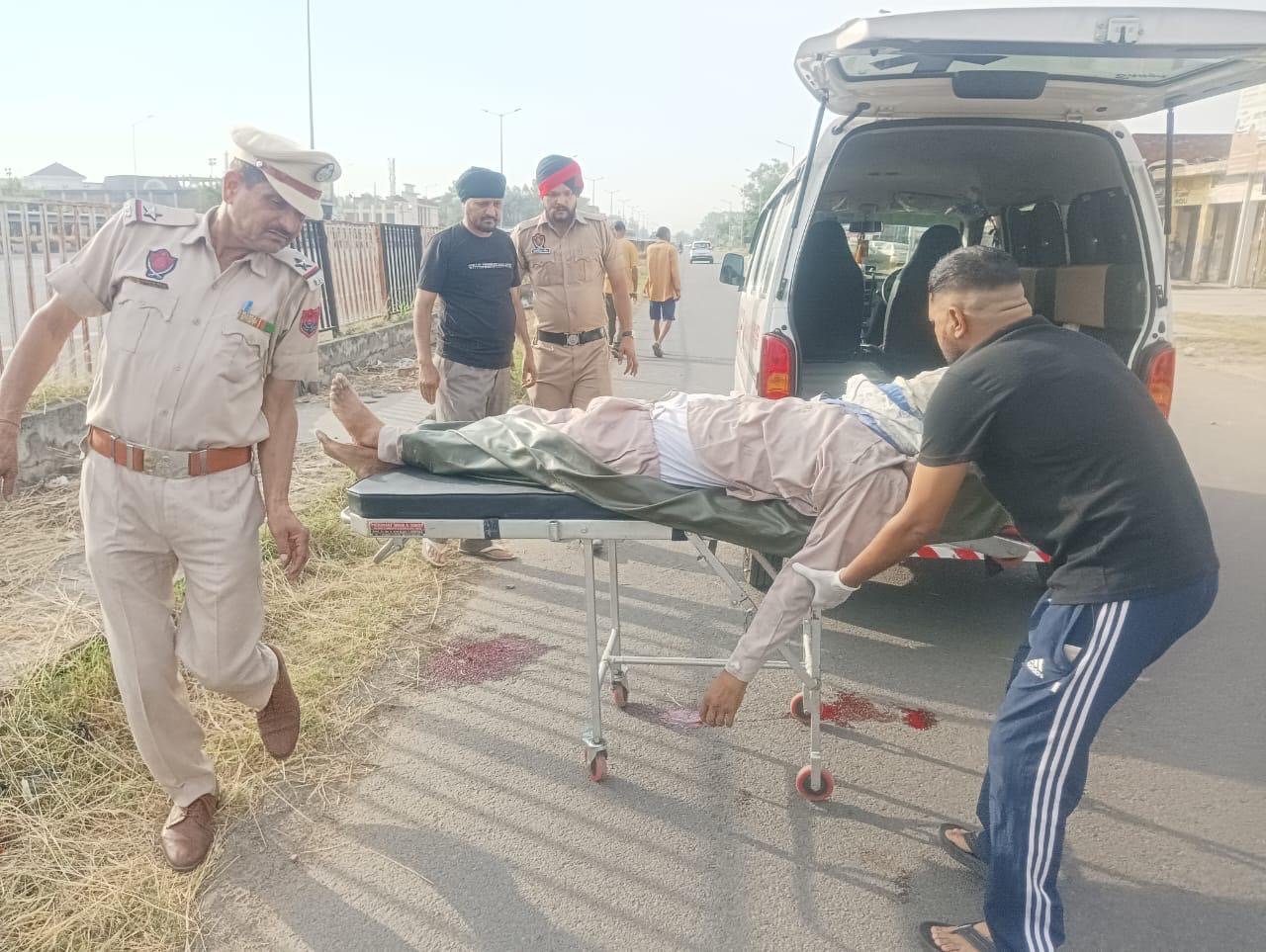 ਅਣਪਛਾਤੇ ਵਾਹਨ ਵੱਲੋਂ ਟੱਕਰ ਮਾਰੇ ਜਾਣ ਤੇ ਤੜਕ ਇਕ ਆਦਮੀ ਦੀ ਮੋਤ ।