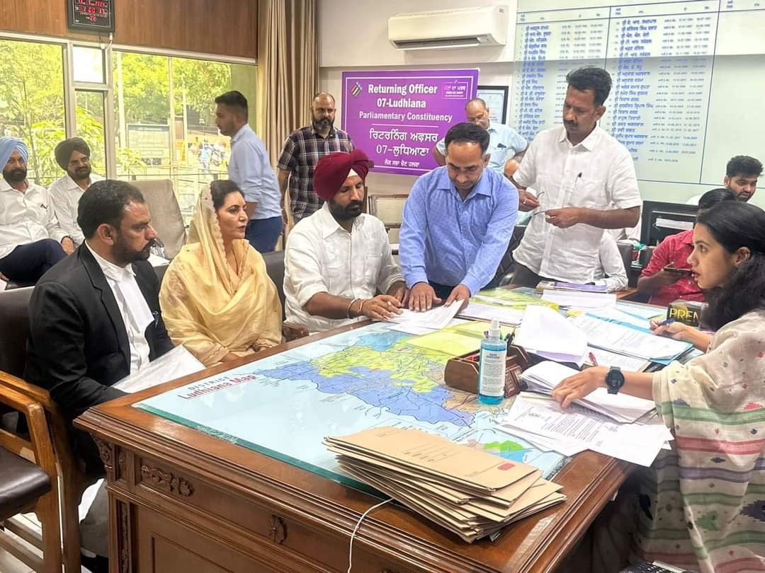 ਪੰਜਾਬ ਕਾਂਗਰਸ ਦੇ ਪ੍ਰਧਾਨ ਅਮਰਿੰਦਰ ਸਿੰਘ ਰਾਜਾ ਵੜਿੰਗ ਨੇ ਲੁਧਿਆਣਾ ਲੋਕ ਸਭਾ ਸੀਟ ਤੋਂ ਨਾਮਜ਼ਦਗੀ ਪੱਤਰ ਦਾਖਲ ਕੀਤਾ |