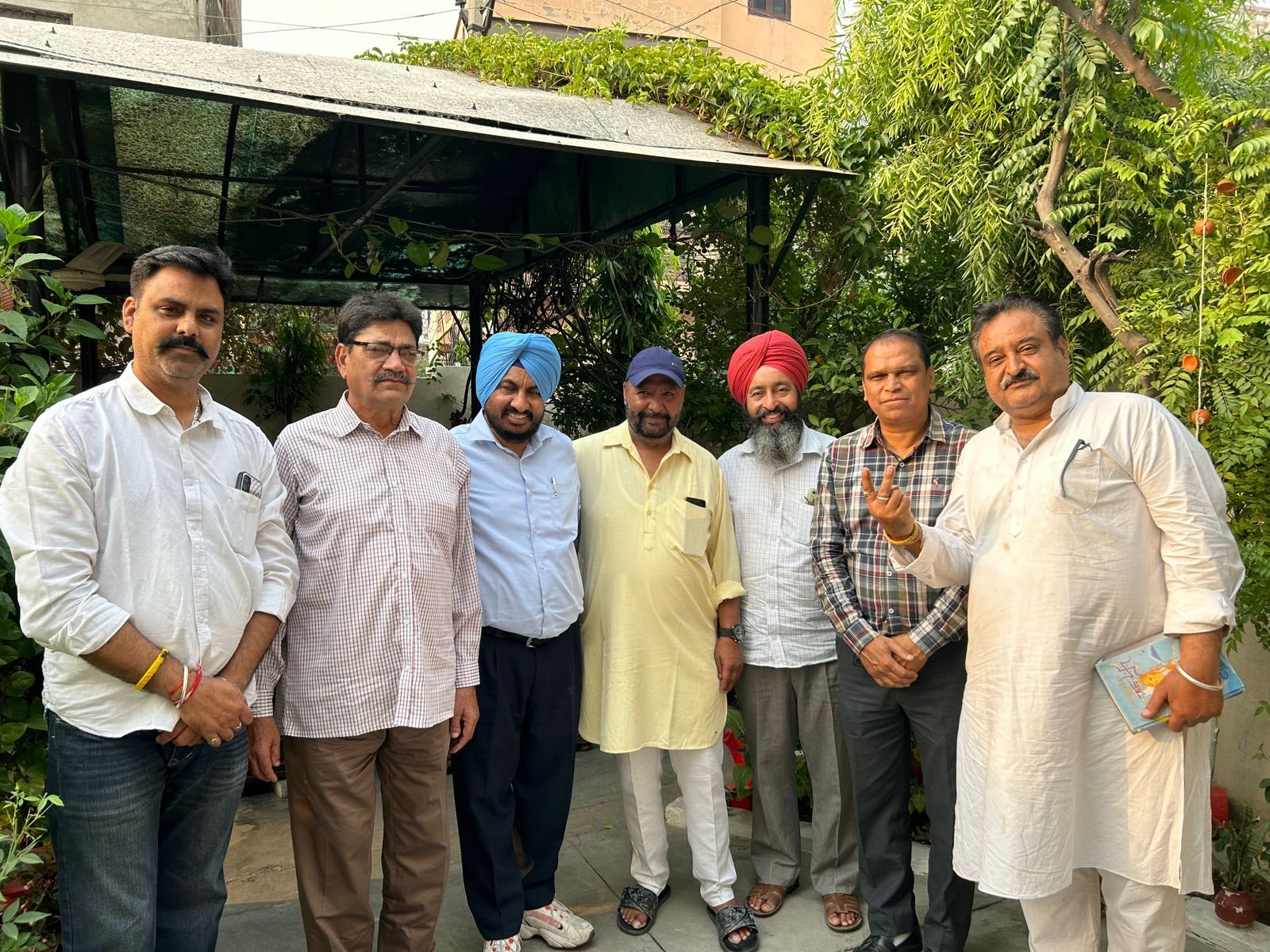 "पूर्व मुख्यमंत्री सरदार चरणजीत सिंह चन्नी के हक मैं उनके भाई सरदार सुखवंत सिंह ने की डोर टू डोर"