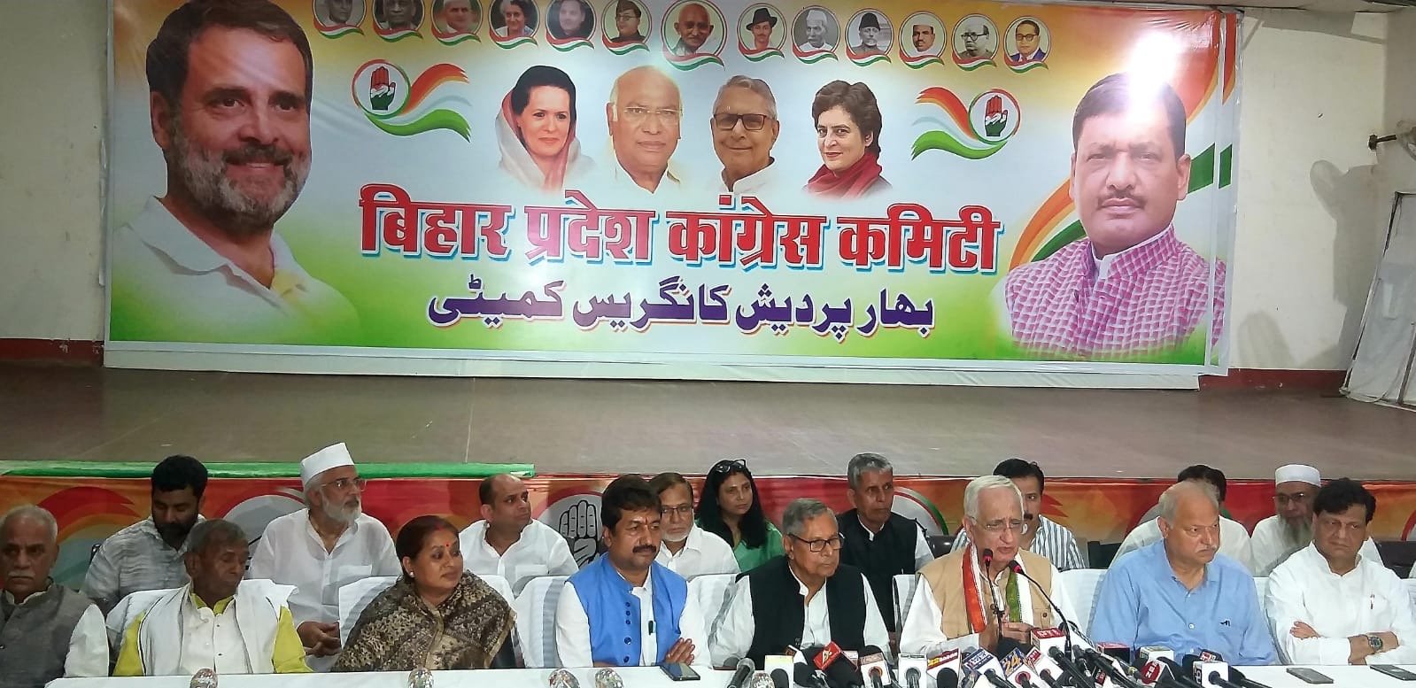  *दस किलो अनाज, महिलाओं को एक लाख व किसानों को एमएसपी देने के शपथ के साथ आगे बढ़ रही कांग्रेस: सलमान खुर्शीद*