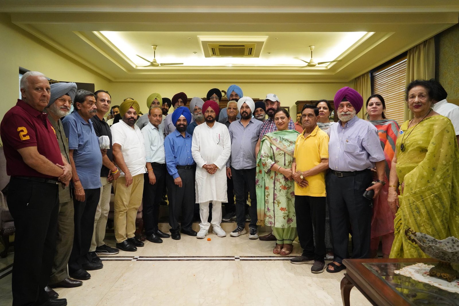 ਚਰਨਜੀਤ ਚੰਨੀ ਨੇ ਰੋਟਰੀ ਕਲੱਬ ਦੇ ਮੈਂਬਰਾਂ ਨਾਲ ਮੀਟਿੰਗ ਕਰ ਕਾਂਗਰਸ ਨੂੰ ਜਿਤਾਉਣ ਦੀ ਕੀਤੀ ਅਪੀਲ