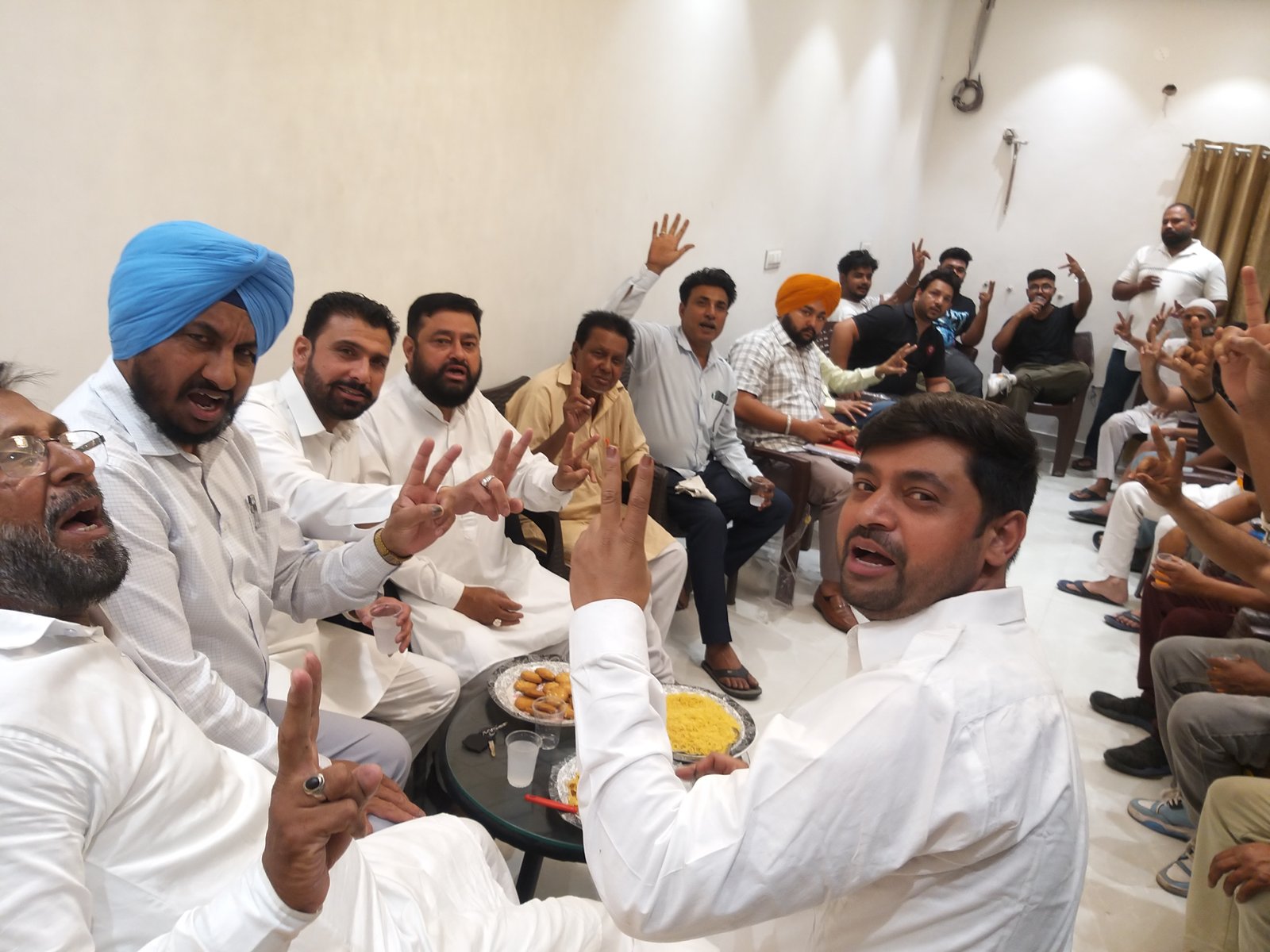 चरणजीत चन्नी के हक में जालंधर वेस्ट कांग्रेस के प्रधान हरीश ढल्ल द्वारा वार्ड नंबर 37 के संत नगर व मंगू बस्ती किया नुक्कड़ मीटिंग का आयोजन