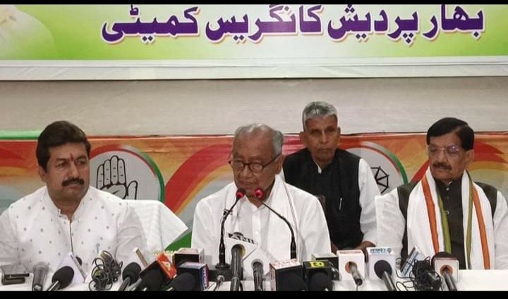 *प्रधानमंत्री बताएं दस वर्षों के शासन की उपलब्धियां, सारी महत्वकांक्षी योजनाएं फेल: दिग्विजय सिंह*