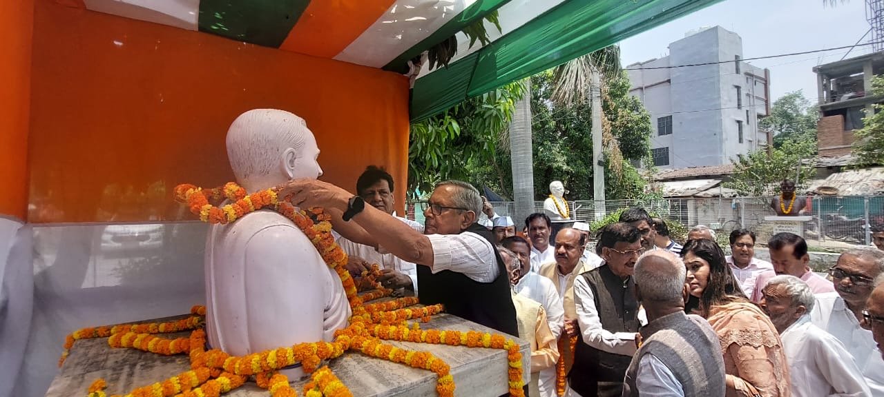 प्रदेश कांग्रेस मुख्यालय सदाकत आश्रम में पूर्व प्रधानमंत्री स्व. राजीव गांधी की 33वीं पुण्यतिथि मनायी गयी। 