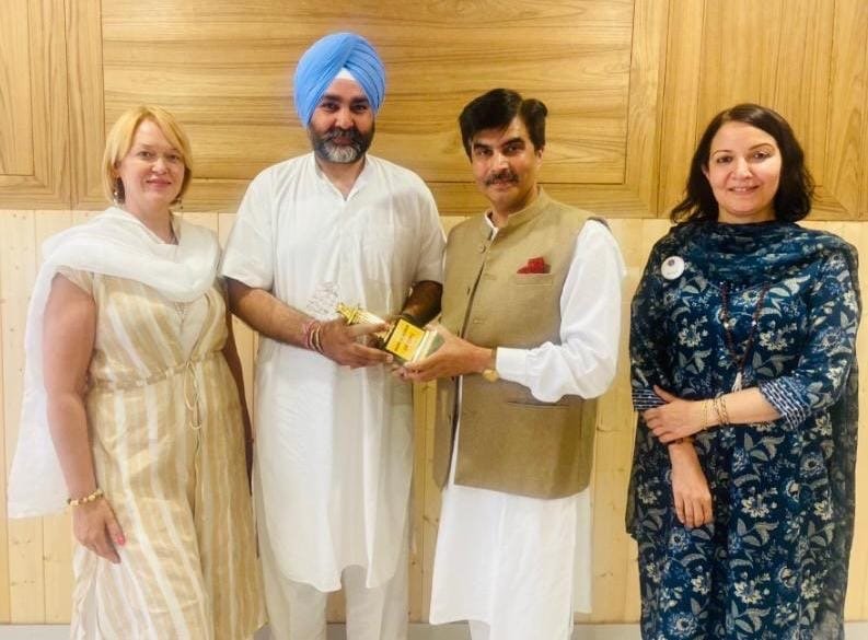 Social worker Dr. Karan Soni was honored with the Best Speaker Award by Ananda Word Wide