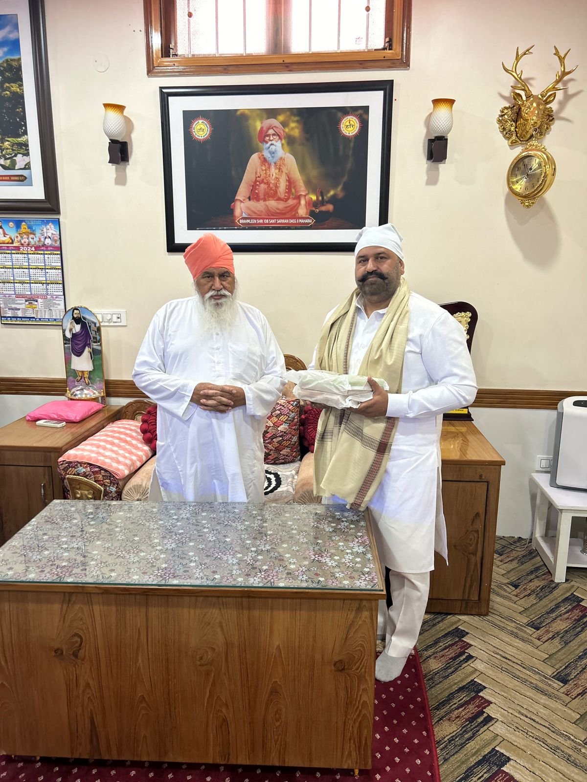 सुशील रिंकु ने डेरा सचखंड बल्लां के प्रमुख स्वामी निरंजन दास जी से लिया जीत का आशीर्वाद