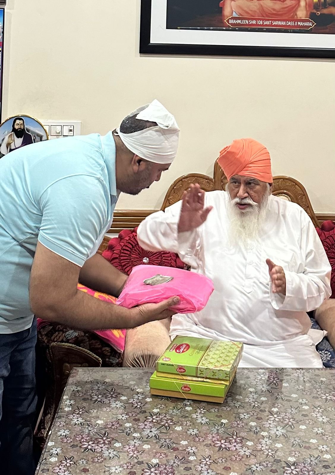 पंजाब में शांति भाईचारक सांझ की मजबूती के लिए पूर्व सांसद ने विभिन्न धार्मिक स्थलों पर माथा टेका 