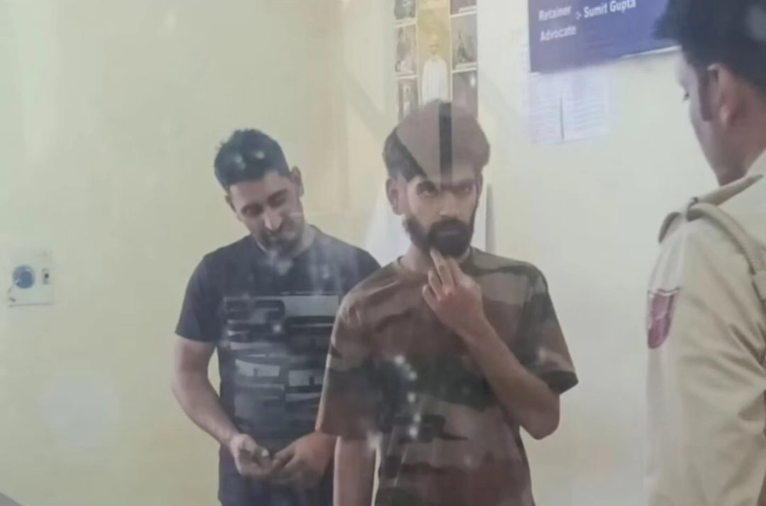 Jammu police arrests Suspects wearing Army uniform 