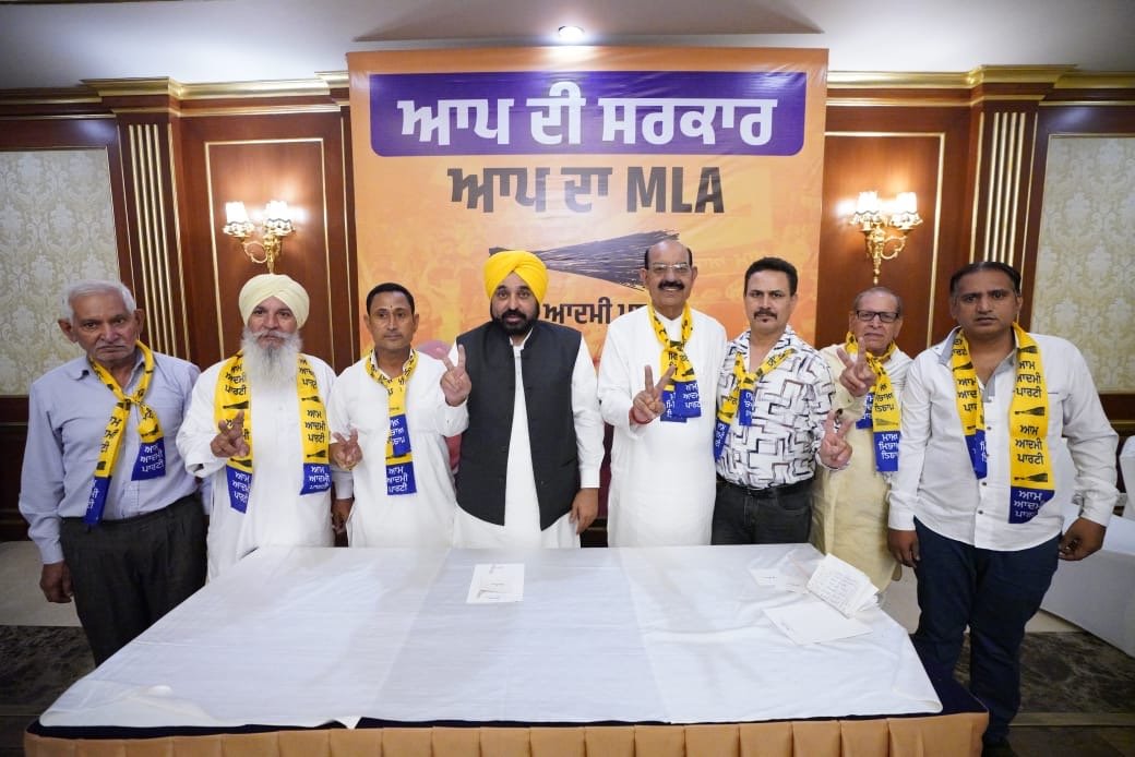 *ਮੁੱਖ ਮੰਤਰੀ ਭਗਵੰਤ ਮਾਨ ਨੇ ਸਾਰੇ ਆਗੂਆਂ ਨੂੰ ਪਾਰਟੀ 'ਚ ਕੀਤਾ ਸ਼ਾਮਲ, ਕਿਹਾ-  ਜਲੰਧਰ ਪੱਛਮੀ ਦੇ ਲੋਕਾਂ ਦੀ ਪਹਿਲੀ ਪਸੰਦ ਹੈ ਆਪ*