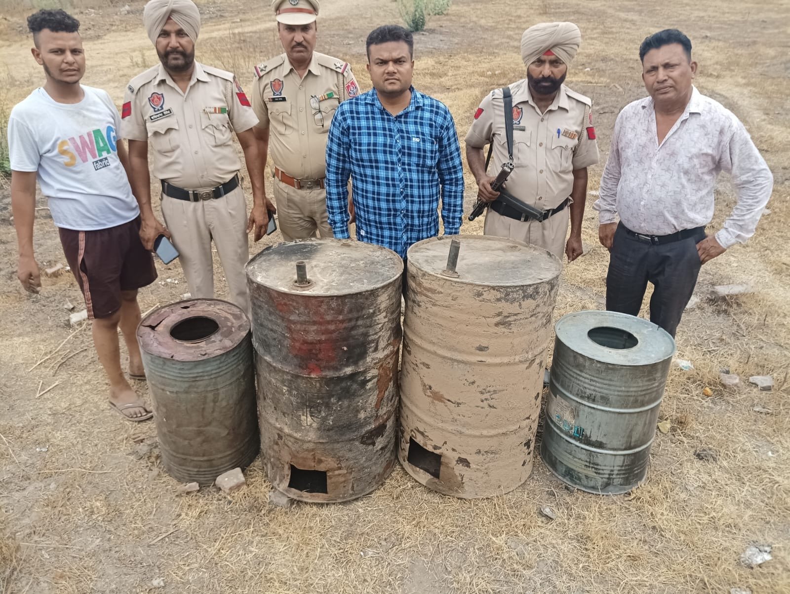 एक्साईज विभाग द्वारा 3700 लीटर नाजायज लाहन बरामद, मौके पर की नष्ट