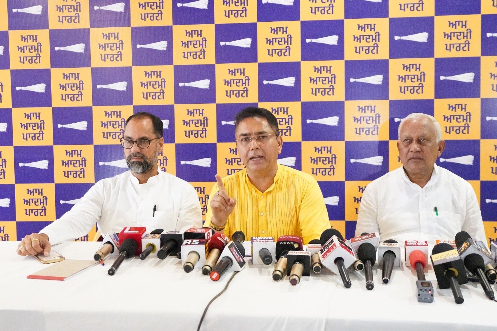 *ਸ਼ੀਤਲ ਅੰਗੂਰਾਲ ਨੇ ਜਲੰਧਰ ਦੇ ਲੋਕਾਂ ਤੋਂ ਵਿਕਾਸ ਦਾ ਹੱਕ ਖੋਇਆ, ਉਹ ਇੱਕ ਗ਼ੱਦਾਰ ਹੈ: ਆਪ*