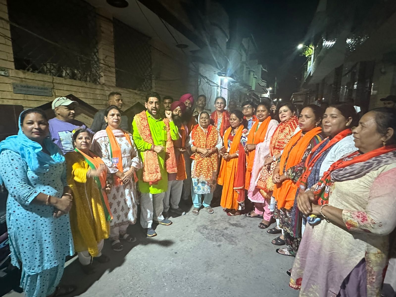 *जालंधर वेस्ट हल्के में भाजपा का किला हुआ और ज्यादा मजबूत,कांग्रेस की प्रदेश महिला मोर्चा सचिव चंद्रकांता पार्टी में हुई शमिल*