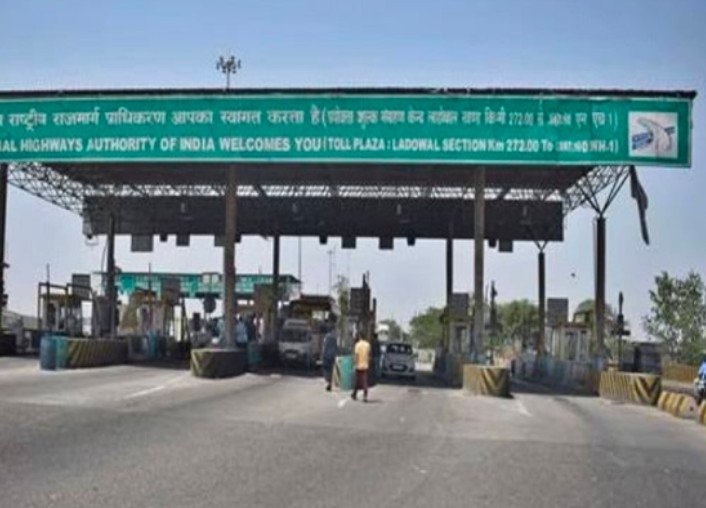 "फिलौर लाडोवाल टोल प्लाजा को किसान लगाएंगे आज से पक्के तौर पर ताला"