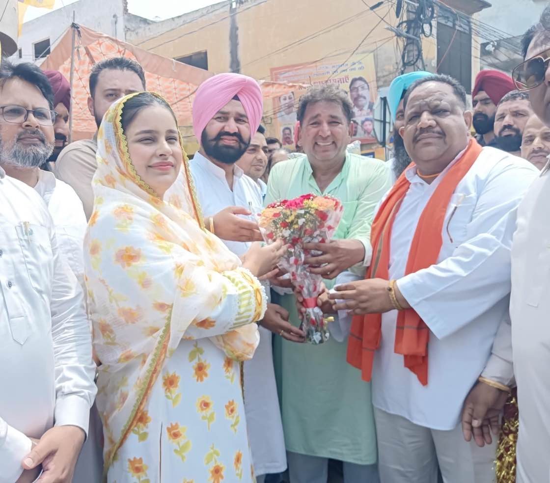  ਮਹਿੰਦਰ ਭਗਤ  ਹੱਕ ਚ' ਰਾਜ ਕੁਮਾਰ ਰਾਜੂ ਦੀ ਅਗਵਾਈ ਚ ਚਪਲੀ ਚੌਕ ਮਾਡਲ ਹਾਊਸ ਰੋਡ ਵਿਖੇ ਡਾਕਟਰ ਗੁਰਪ੍ਰੀਤ ਕੌਰ ਮਾਨ ਜੀ ਵਲੋ ਮੀਟਿੰਗ 