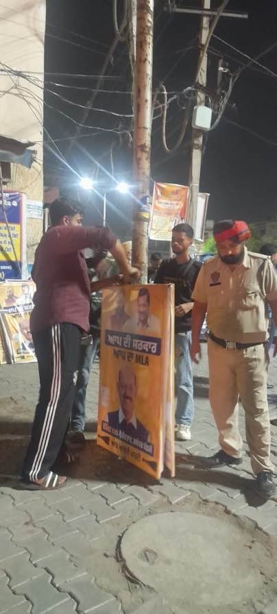 आख़िर G2M की खबर पर प्रशासन आया हरकत में, सरकारी खम्बों से हटाना शुरू किए बोर्ड ।