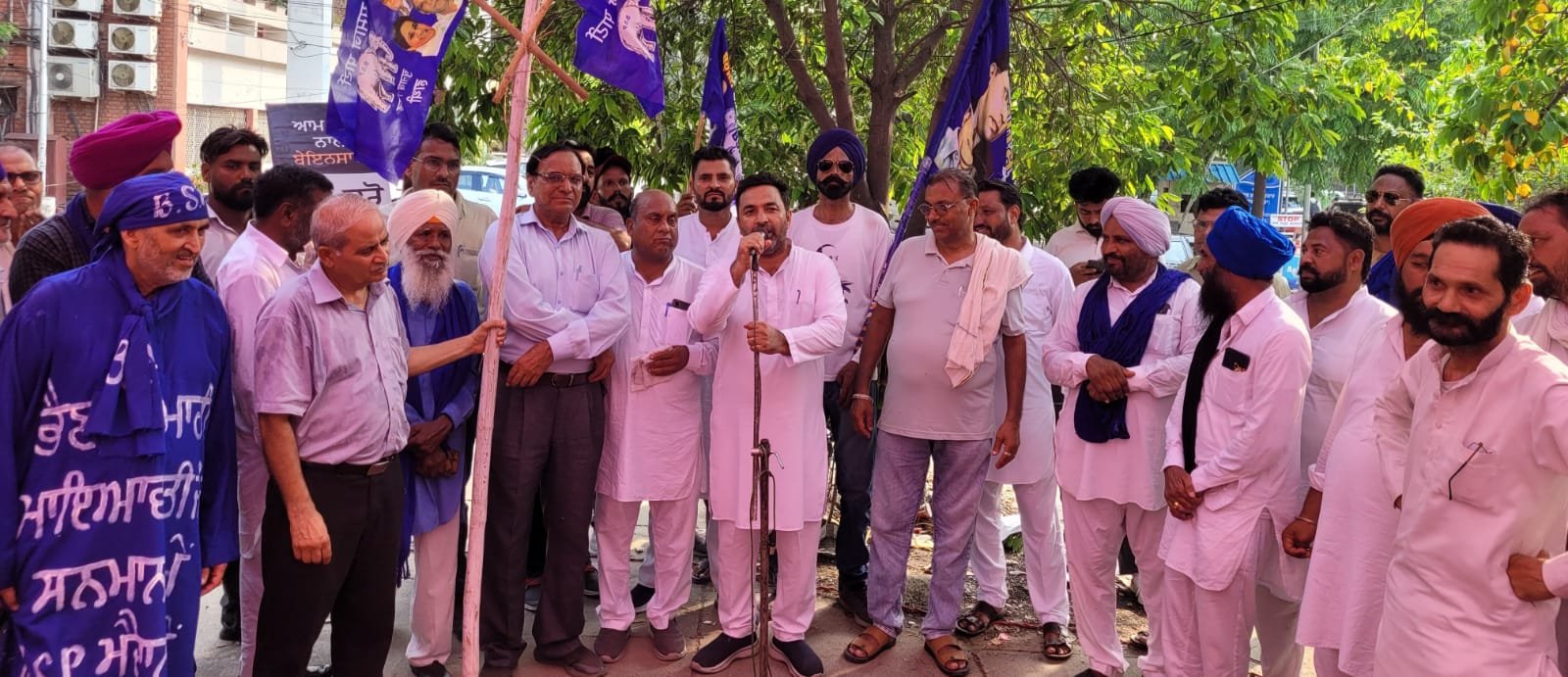 "आप सरकार व पुलिस प्रशासन के खिलाफ बसपा का विशाल प्रदर्शन"