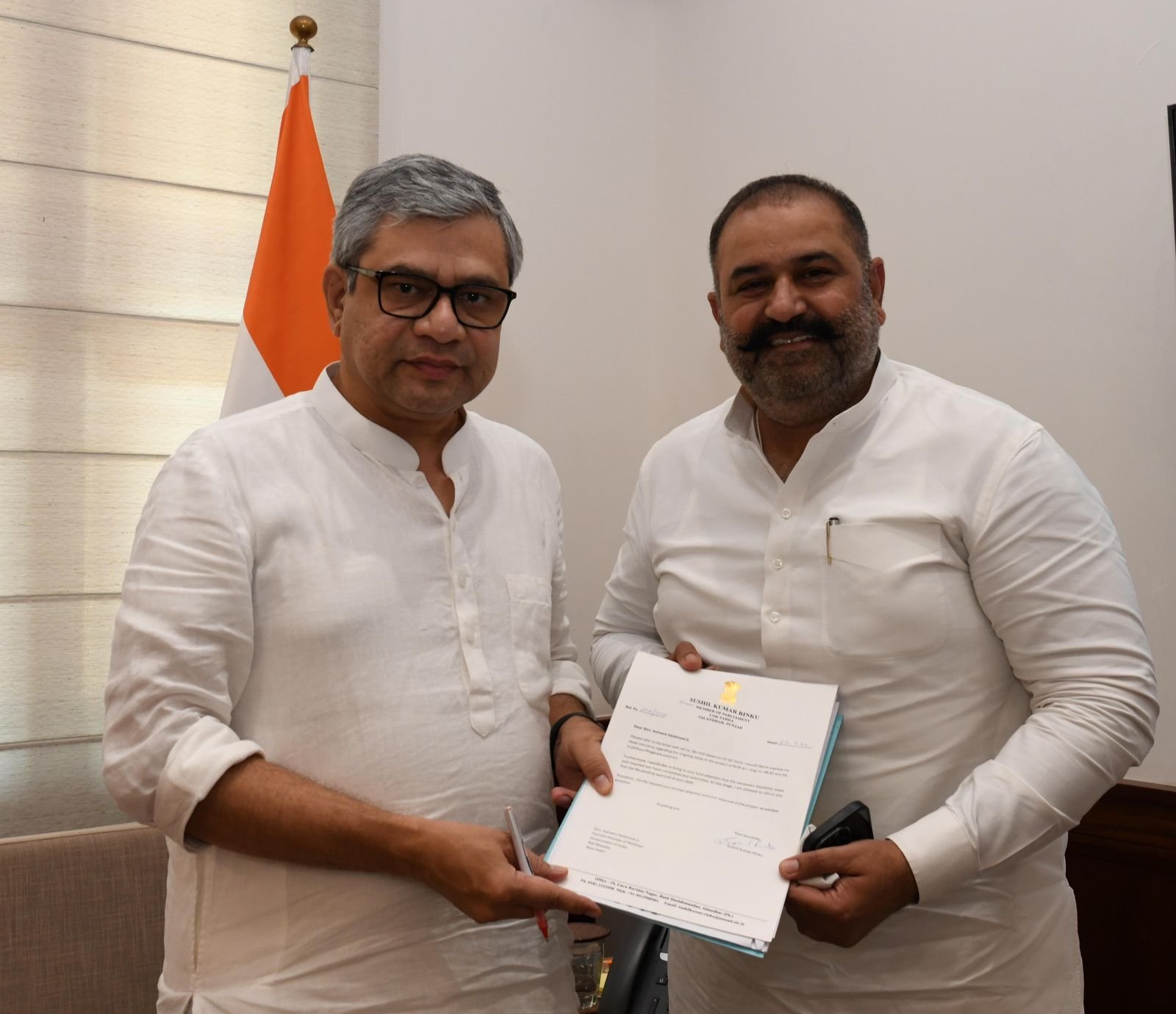 ਜਲੰਧਰ ਦੇ ਸਾਬਕਾ ਸੰਸਦ ਮੈਂਬਰ ਸੁਸ਼ੀਲ ਰਿੰਕੂ ਨੇ ਰੇਲ ਮੰਤਰੀ ਅਸ਼ਵਨੀ ਵੈਸ਼ਨਵ ਨਾਲ ਕੀਤੀ ਮੁਲਾਕਾਤ