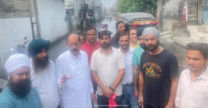 *विधायक मोहिंदर भगत जनता के बीच पहुंचकर समस्याओं का समाधान कर रहे हैं* 
