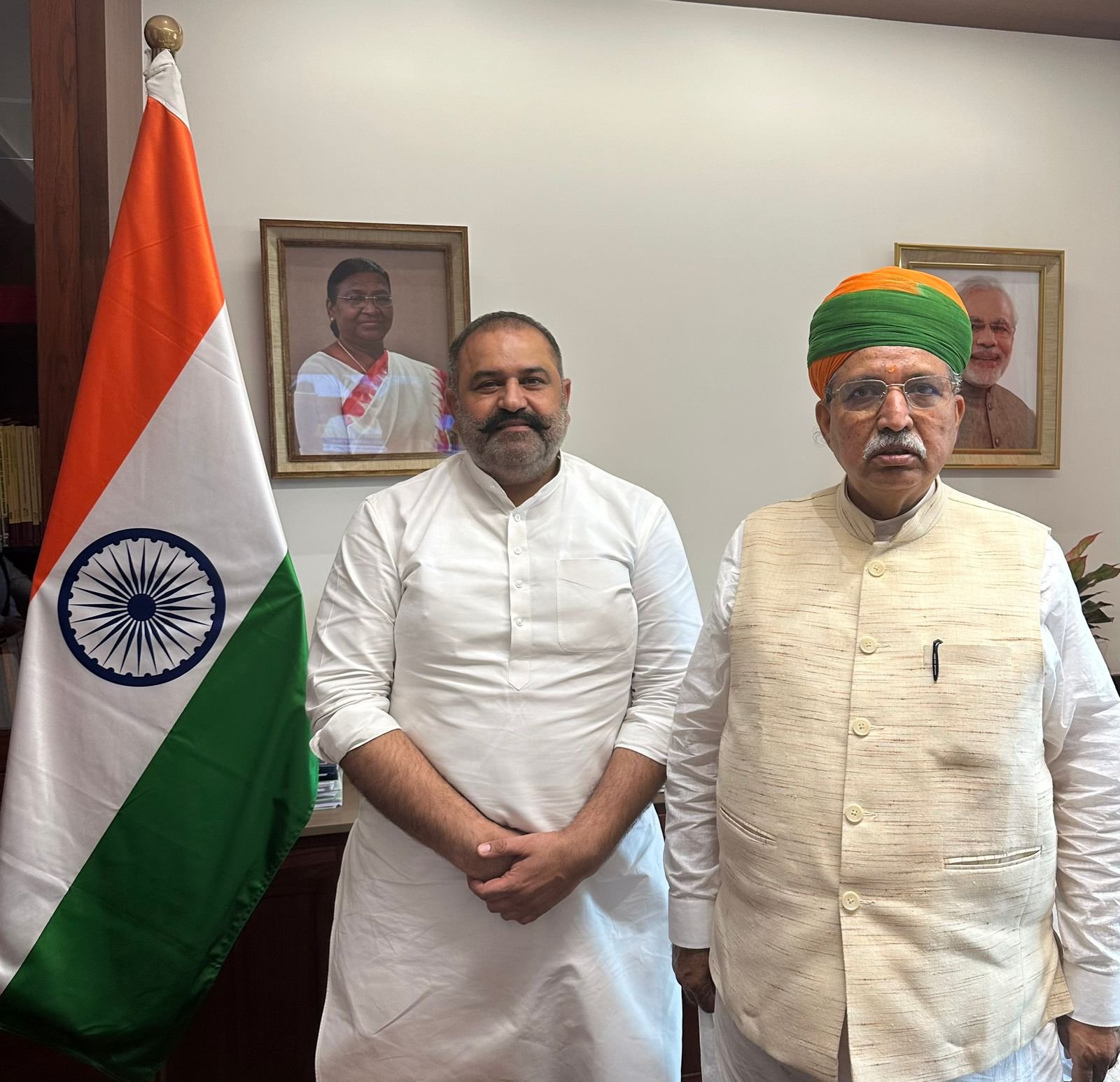 दुकानदारों,महिलाओं से डकैती,लूटपाट को लेकर केंद्रीय कानून मंत्री अर्जुन राम मेघवाल से मिले पूर्व सांसद सुशील रिंकू