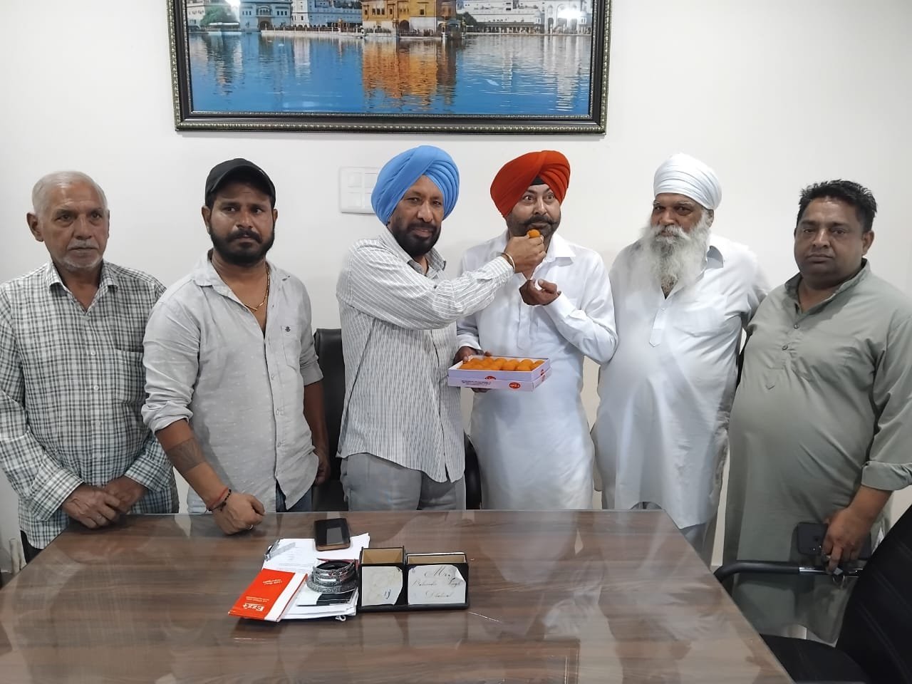 "ਪੰਜਾਬ ਕਾਂਗਰਸ ਪਾਰਟੀ ਦੇ ਜਿਲਾ ਜਨਰਲ ਸਕੱਤਰ ਲੱਗਣ ਤੇ ਬਿੱਟੂ ਦਾ ਕਰਵਾਇਆ ਮੂੰਹ ਮਿੱਠਾ"