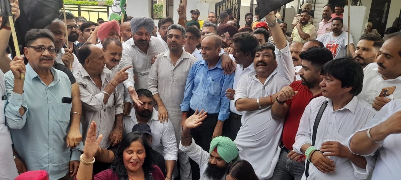 ਨਗਰ ਨਿਗਮ ਸ਼ਹਿਰਵਾਸੀਆਂ ਨੂੰ ਮੁੱਲ ਭੁੱਤ ਸੁਬਿਧਾਵਾਂ ਦੇਣ  ਵਿੱਚ ਹੋਏ ਫੇਲ : ਰਾਜਿੰਦਰ ਬੇਰੀ 