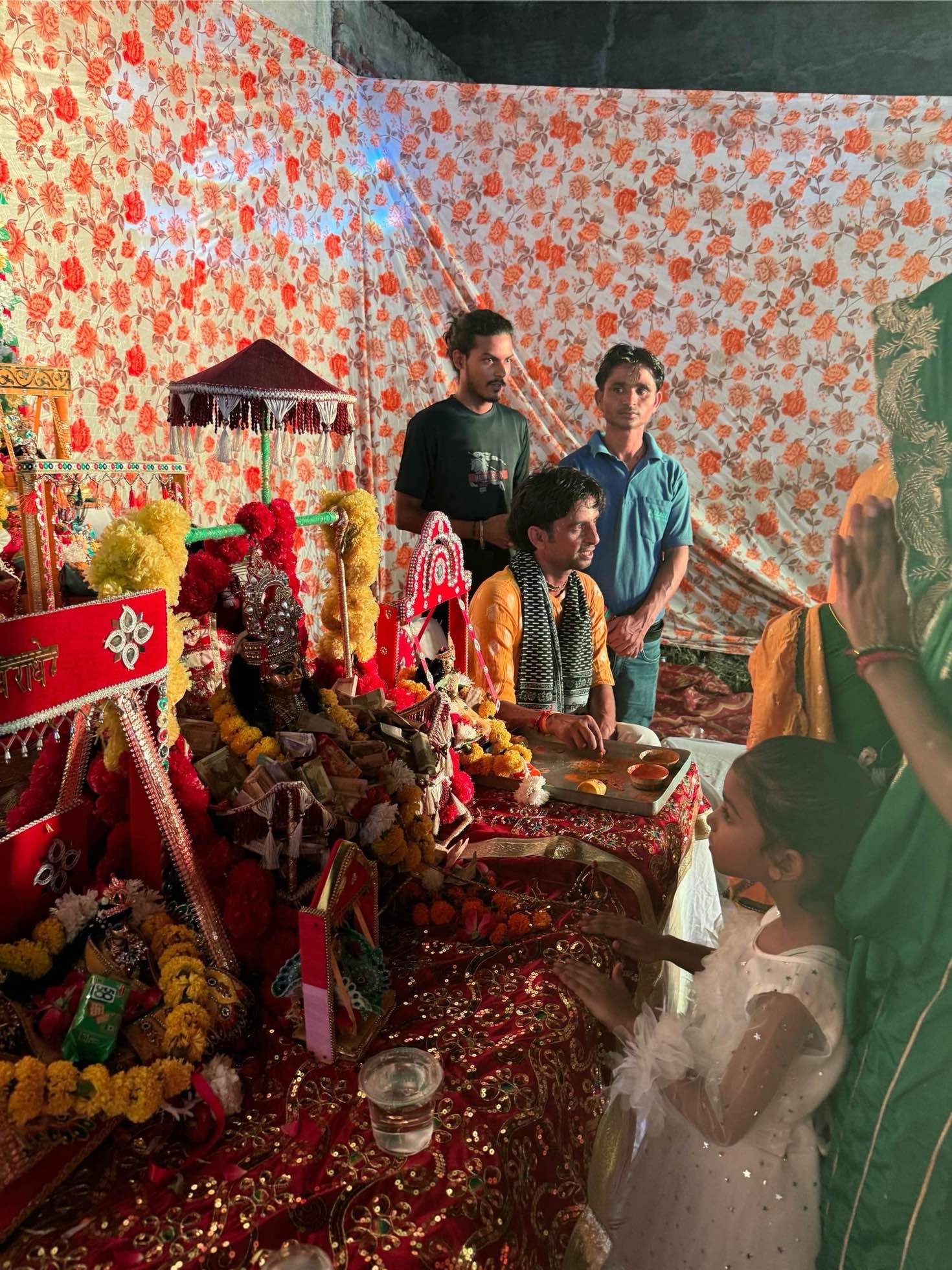 गोपाल मंदिर में धूमधाम से मनाई गई श्री कृष्ण जन्मअष्टमी