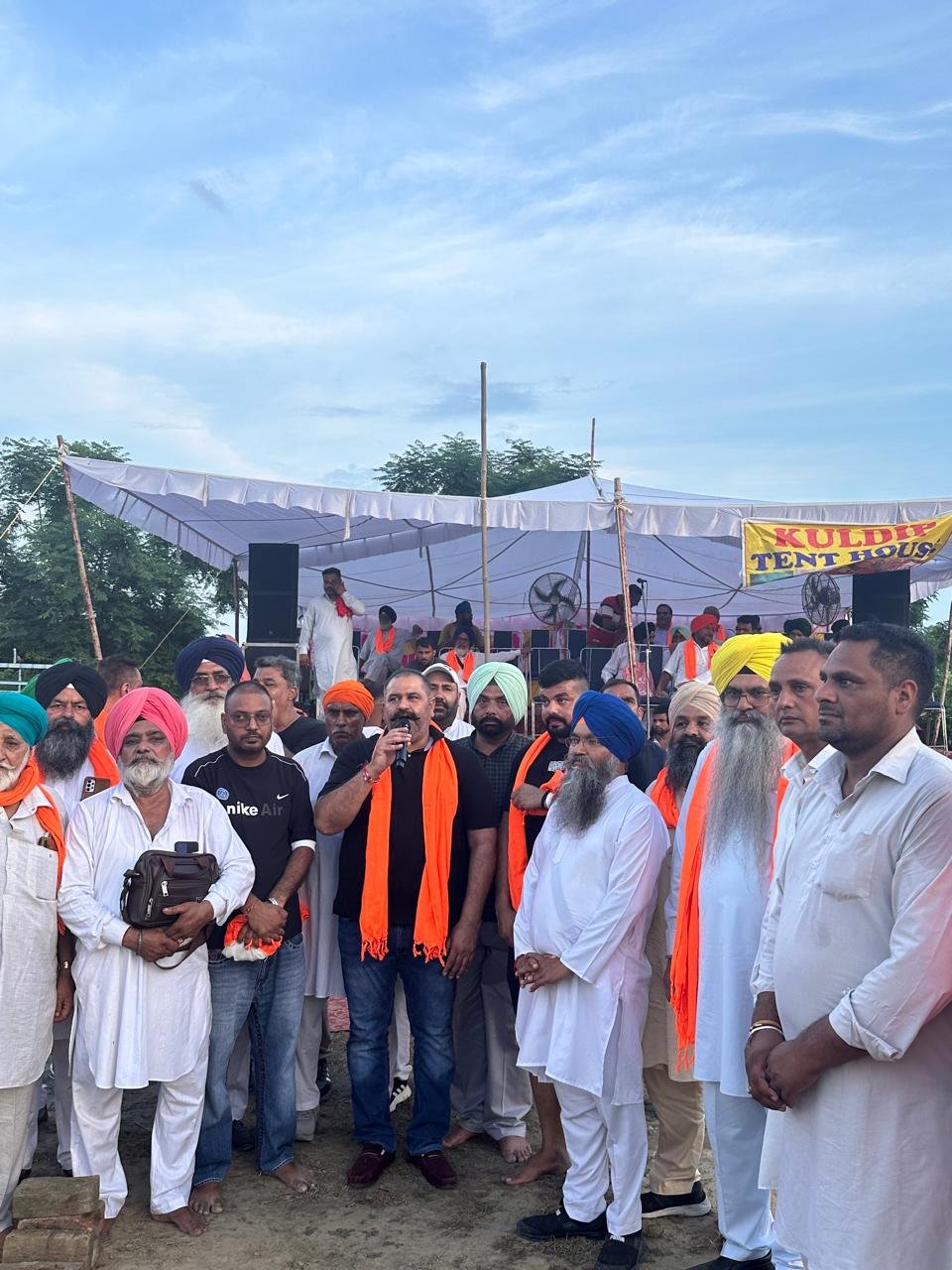 आदमपुर के ड्रोली कलां में 300 साल पुराने ऐतिहासिक छिंज मेला एवं दंगल में पूर्व सांसद सुशील रिंकू मुख्य अतिथि के रूप में शामिल हुए। 