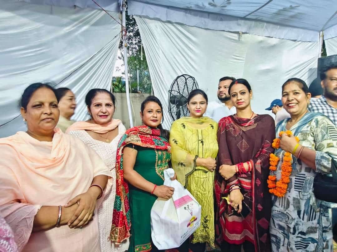 ਆਮ ਆਦਮੀ ਪਾਰਟੀ ਦਿਆਂ ਮਹਿਲਾ ਨੇਤ੍ਰੀਆਂ ਨੇ ਕੀਤਾ ਮੋਹਿੰਦਰ ਭਗਤ ਦਾ ਮੰਤਰੀ ਬਨਣ ਤੇ ਸਵਾਗਤ।