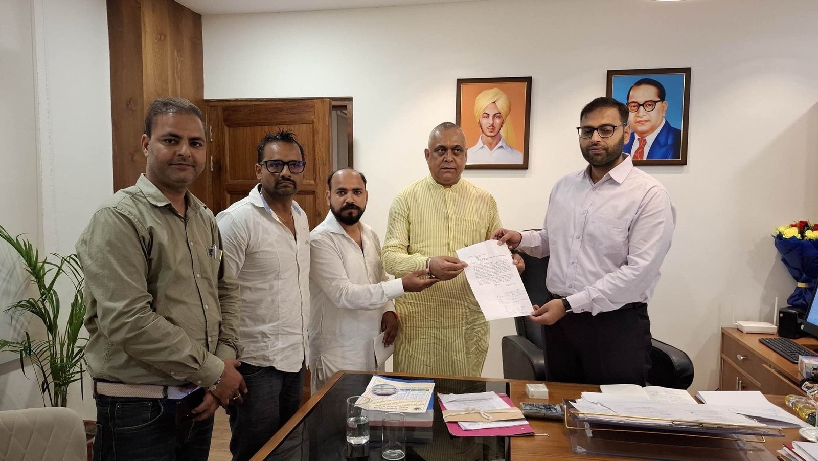 भाजपा संतोखपुरा की टीम ने के.डी.भंडारी की अगुवाई कॉर्पोरेशन कमिश्नर को बताई समस्याएं।