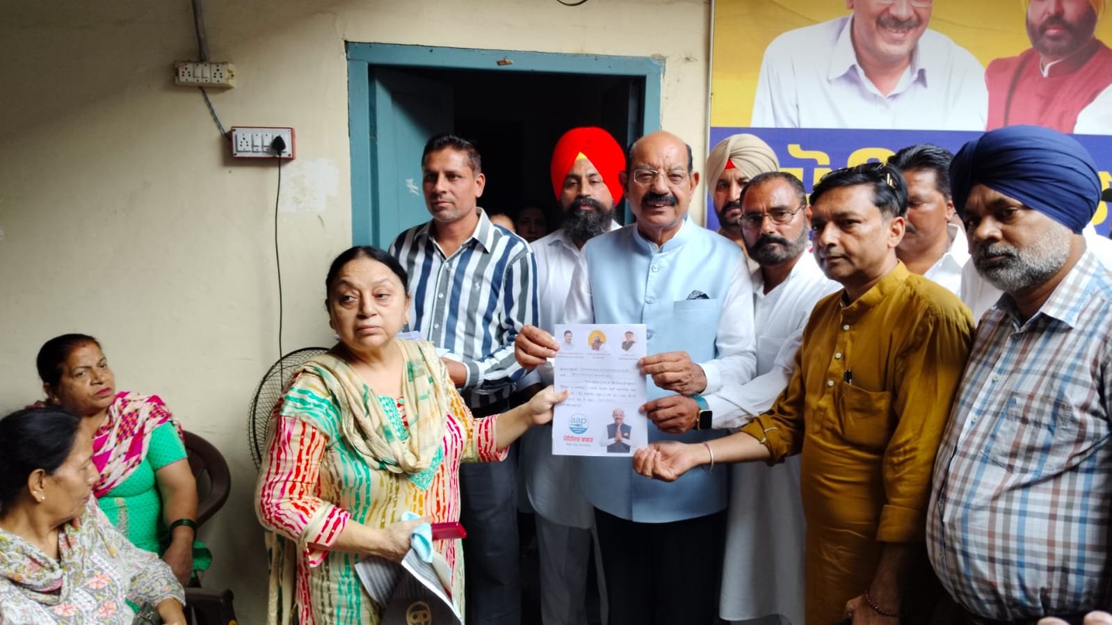 ਕੈਬਨਿਟ ਮੰਤਰੀ ਮਹਿੰਦਰ ਭਗਤ ਜੀ ਨੇ 100 ਦੇ ਕਰੀਬ ਲਾਭਪਾਤਰੀਆਂ ਨੂੰ ਵੰਡੇ ਪੈੰਸ਼ਨ ਮੰਜੂਰੀ ਪੱਤਰ।