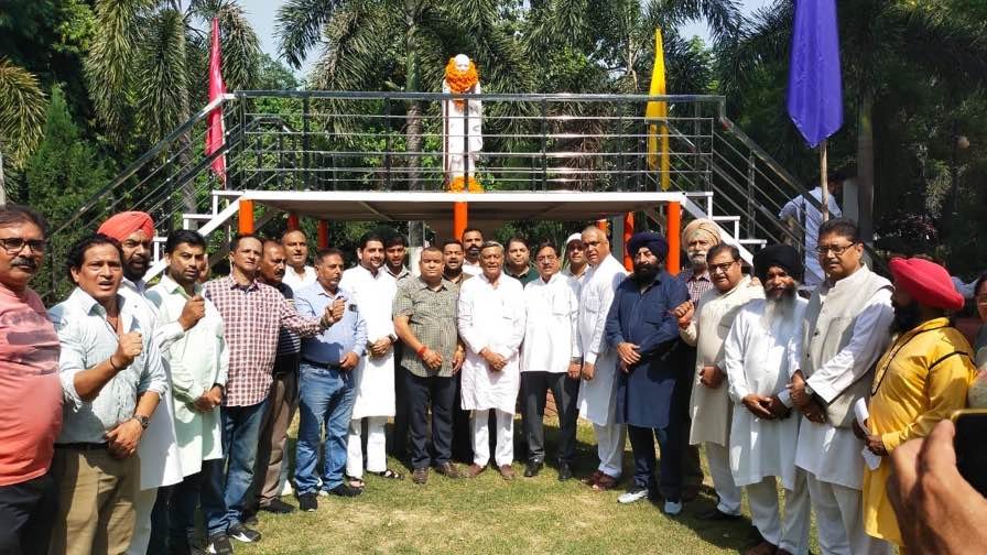 भाजपा जालंधर (शहरी) द्वारा महात्मा गांधी एवं भारत रत्न लाल बहादुर शास्त्री की जयंती पर माल्यार्पण कर किया याद* 