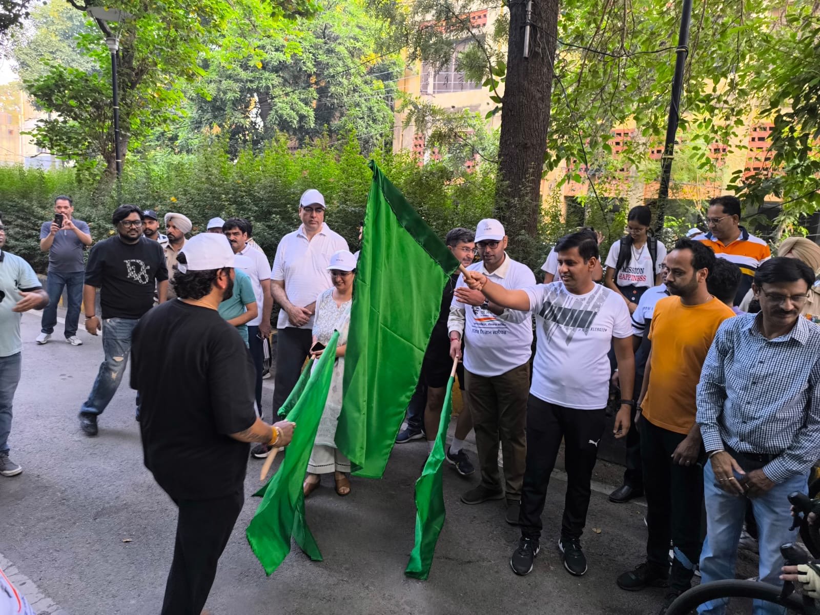 डीसी ने गांधी जयंती के मौके साइकिल रैली को हरी झंडी दिखाई, स्वच्छता को बढ़ावा देना रैली का उदेश्य