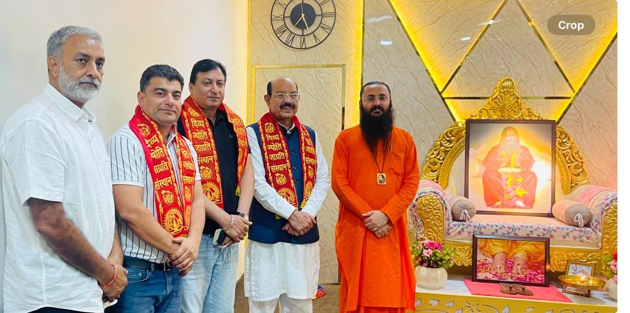 ਕੈਬਨਿਟ ਮੰਤਰੀ ਮਹਿੰਦਰ ਭਗਤ ਨੇ ਆਪਣੇ ਸਾਥੀਆਂ ਸਮੇਤ ਅੱਜ ਦਿਵਯ ਜਯੋਤੀ ਜਾਗ੍ਰਿਤੀ ਸੰਸਥਾਨ ਨੂਰਮਹਿਲ ਵਿਖੇ ਮੱਥਾ ਟੇਕਿਆ ਅਤੇ ਅਸ਼ੀਰਵਾਦ ਲਿਆ।