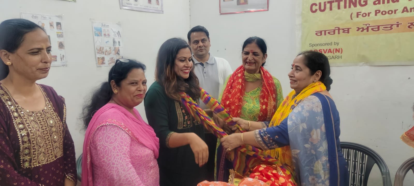 जगदंबे हैंडीकाफ़्ट महिलाओं को आत्म निर्भर बनाने में बहुमूल्य योगदान दे रही है: सुरिंदर सिंह सोढ़ी।