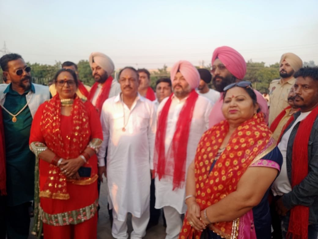 ਪਿਮੱਸ ਦੇ ਸਾਮਨੇ ਅਰਵਨ ਅਸਚਟੇਟ ਦੀ ਕੁਸ਼ਹਿਰਾ ਕਮੇਟੀ ਨੇ ਦੁਸ਼ਹਿਰਾ ਮਨਾਇਆ।