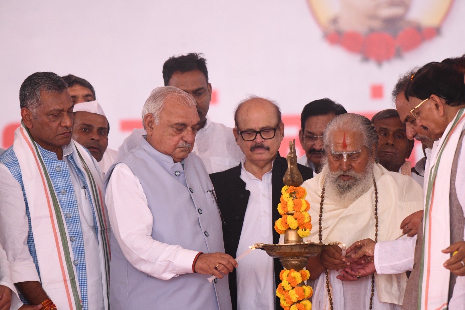 कांग्रेस ने समारोहपूर्वक मनाया श्रीबाबू की जयंती, प्रतिमा का हुआ अनावरण | 