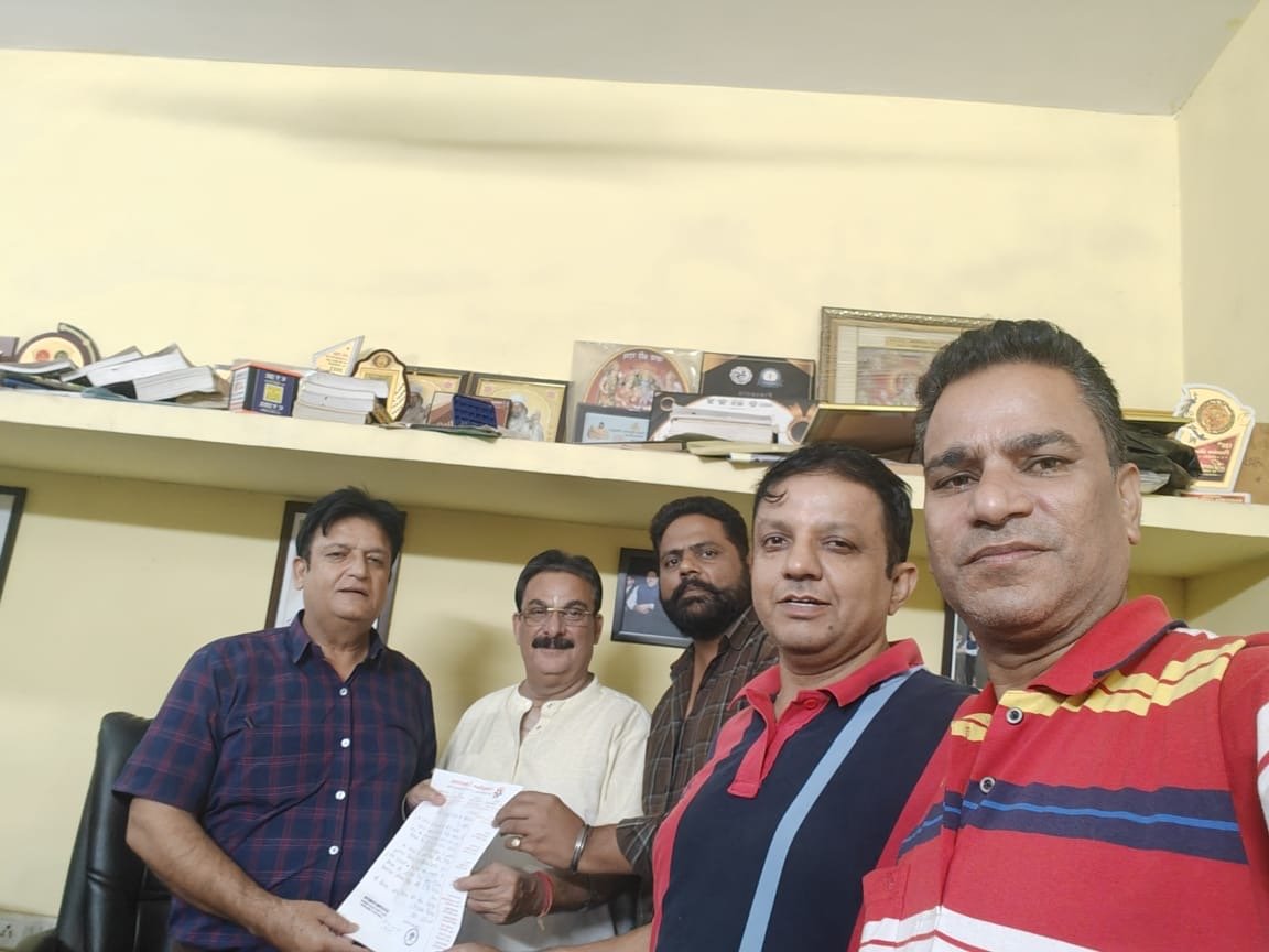 शिव विहार बैंक कॉलोनी के संघटन कमेटी ने पूर्ब पार्षद बलराज ठाकुर से की मुलाक़ात।