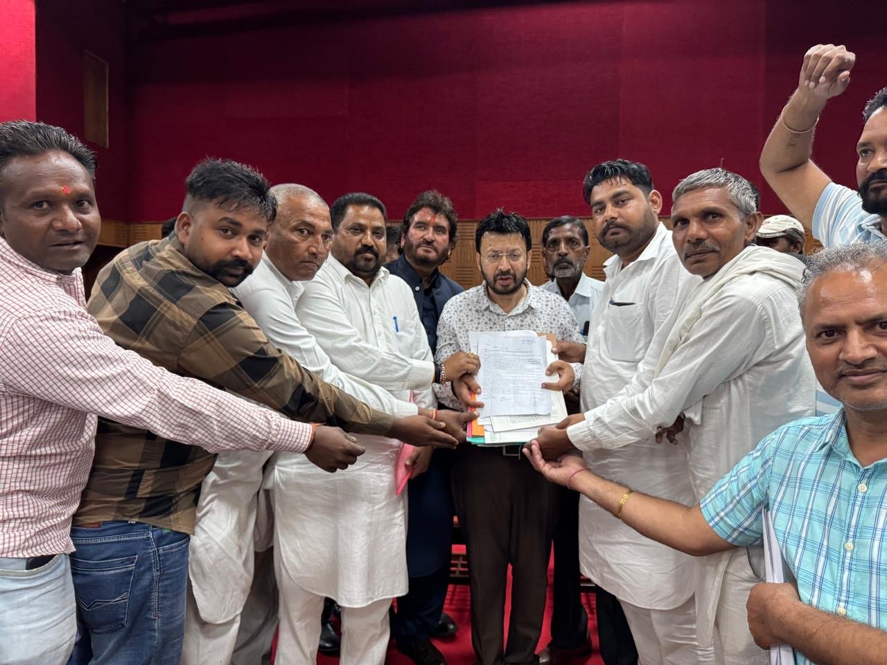 दर्जा चार कर्मचारीयों की मांगे जल्द की जाएँगी पूरी सफाई सेवकों सीवरर्मेनो की होंगी पक्की भारती:- : डा.रवजोत सिंह