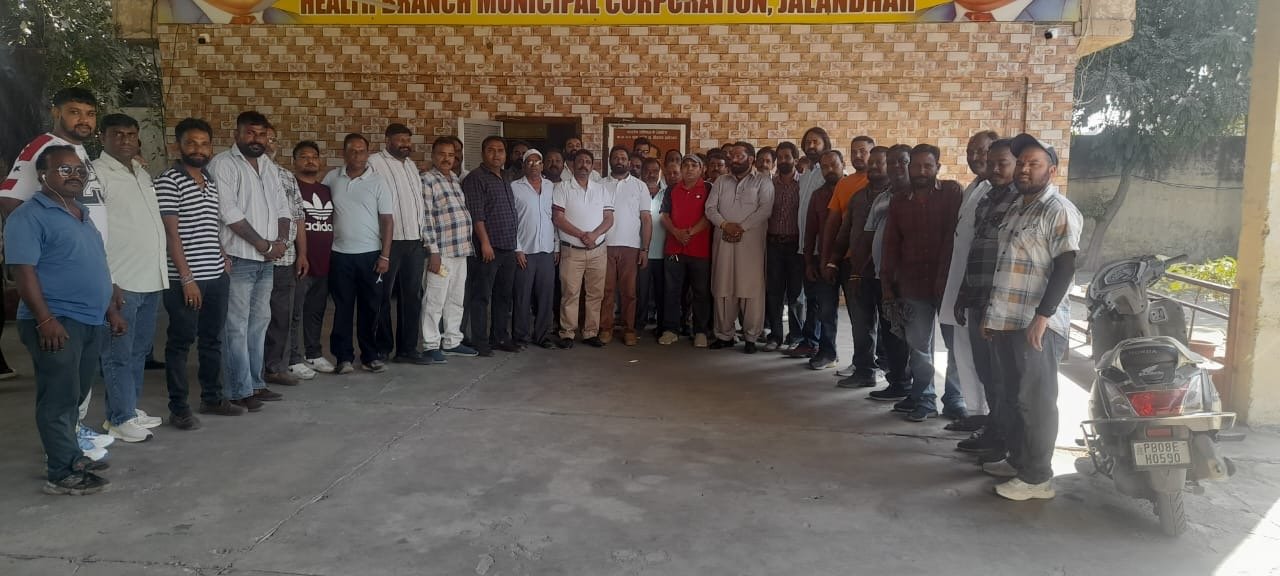 ਨਗਰ ਨਿਗਮ, ਜਲੰਧਰ ਵਿਖੇ ਦਰਜਾ-4 ਕਰਮਚਾਰੀਆਂ ਨੂੰ ਸੀਨਿਅਰਤਾ ਦੇ ਅਧਾਰ ਤੇ ਲਗਾਇਆ ਜਾਵੇ :- ਸੱਮੀ  ਲੂਥਰ, ਰਿੰਪੀ ਕਲਿਆਨ