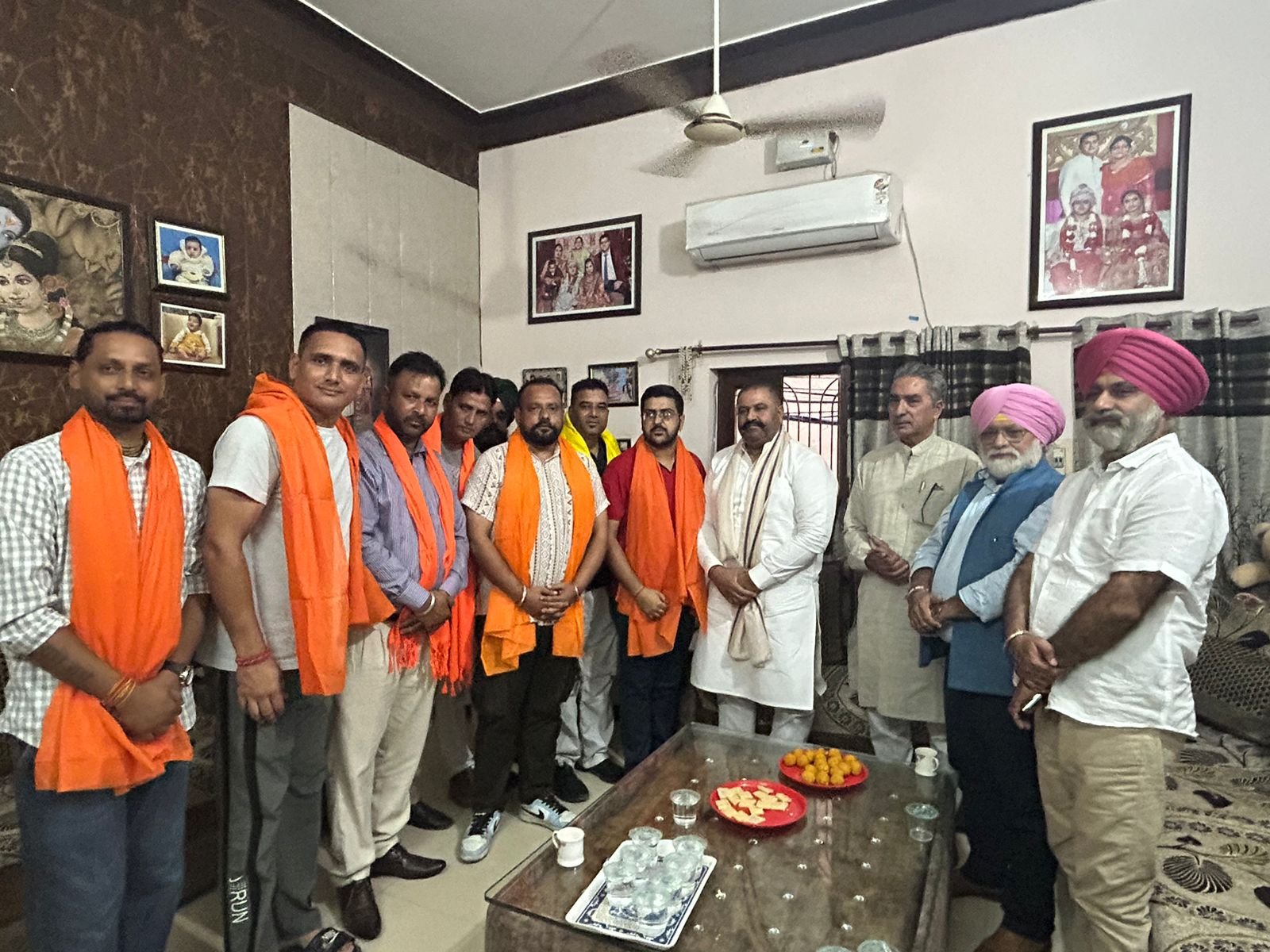 पूर्व सांसद सुशील रिंकू ने पतारा के सरपंच चुने जाने पर संदीप वर्मा को दी बधाई