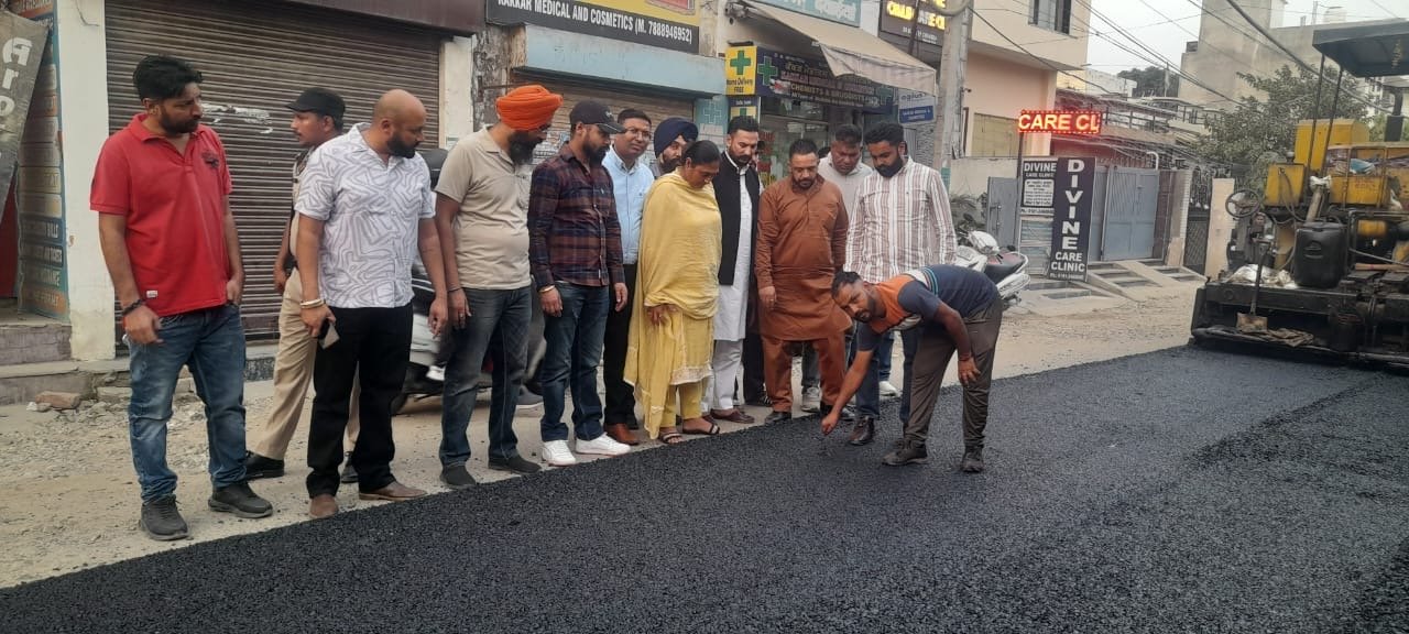 संघा चौक से चीमा चौक का सड़क का रुका हुए काम फिर से हुआ शुरू