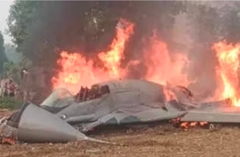 "पंजाब आदमपुर वायु सेना का विमान हुआ क्रेश"