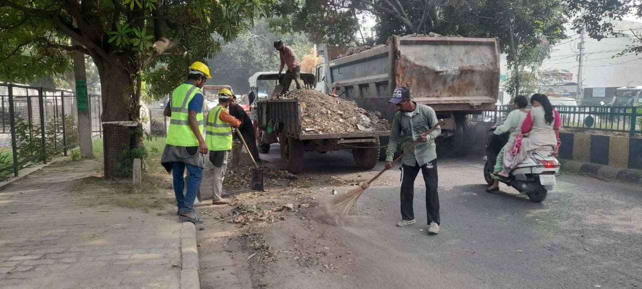 ਲਿੰਕ ਰੇਡ ਖ਼ਾਲਸਾ ਸਕੁਲ ਤੋਂ ਬਸ ਸਟੈੰਡ ਦੀ ਸੈਂਟਰ ਵਰਜ ਅੱਤੇ ਰੋਡ ਵਰਮ ਦੀ ਕੀਤੀ ਗਈ ਸਫਾਈ।