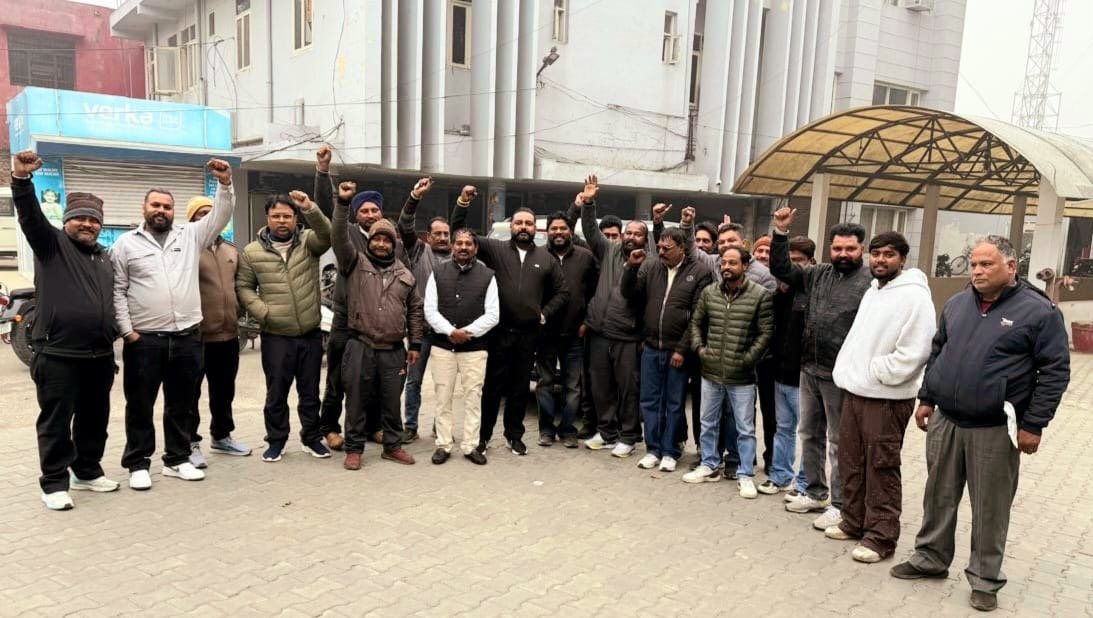 नगर निगम की  संयुक्त  यूनियनों  ने नगर निगम कमिश्नर श्री गौतम जैन जी का रवैइया यूनियनों के प्रति निराशाजनक  वताया |