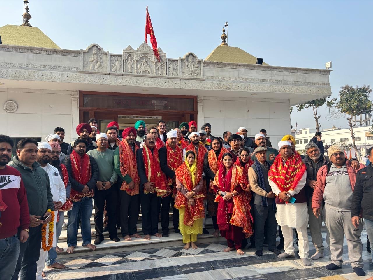 ਕੈਬਨਿਟ ਮੰਤਰੀ ਮਹਿੰਦਰ ਭਗਤ ਨੇ ਮੇਅਰ, ਸੀਨੀਅਰ ਡਿਪਟੀ ਮੇਅਰ ਅਤੇ ਡਿਪਟੀ ਮੇਅਰ ਨਾਲ ਸ੍ਰੀ ਗੁਰੂ ਰਵਿਦਾਸ ਧਾਮ ਵਿਖੇ ਮੱਥਾ ਟੇਕਿਆ*