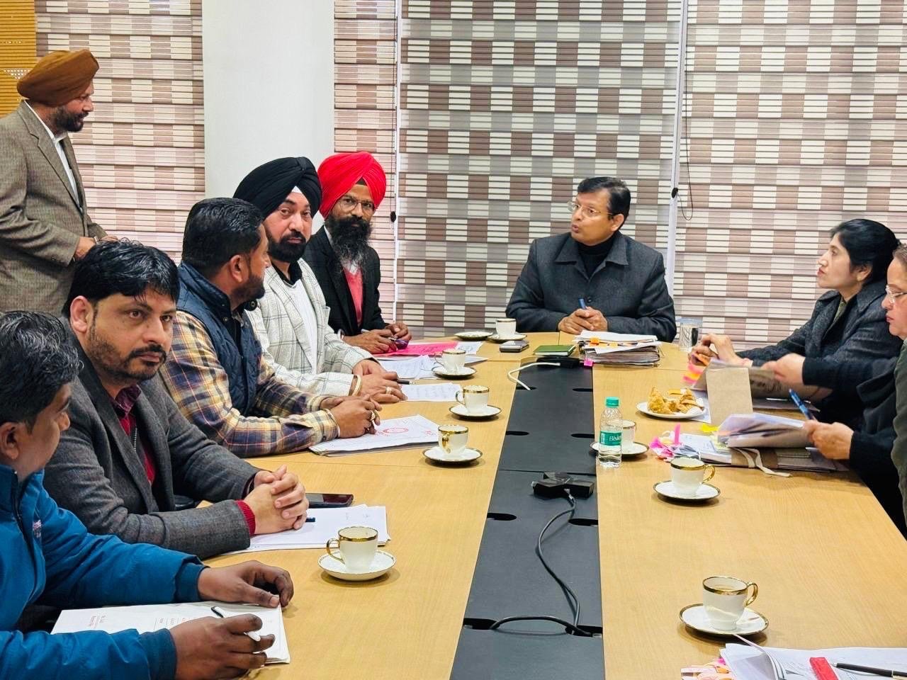 ਡੀ.ਸੀ. ਦਫ਼ਤਰ ਕਰਮਚਾਰੀ ਯੂਨੀਅਨ, ਪੰਜਾਬ ਦੀ ਸਰਕਾਰ ਨਾਲ ਮੀਟਿੰਗ