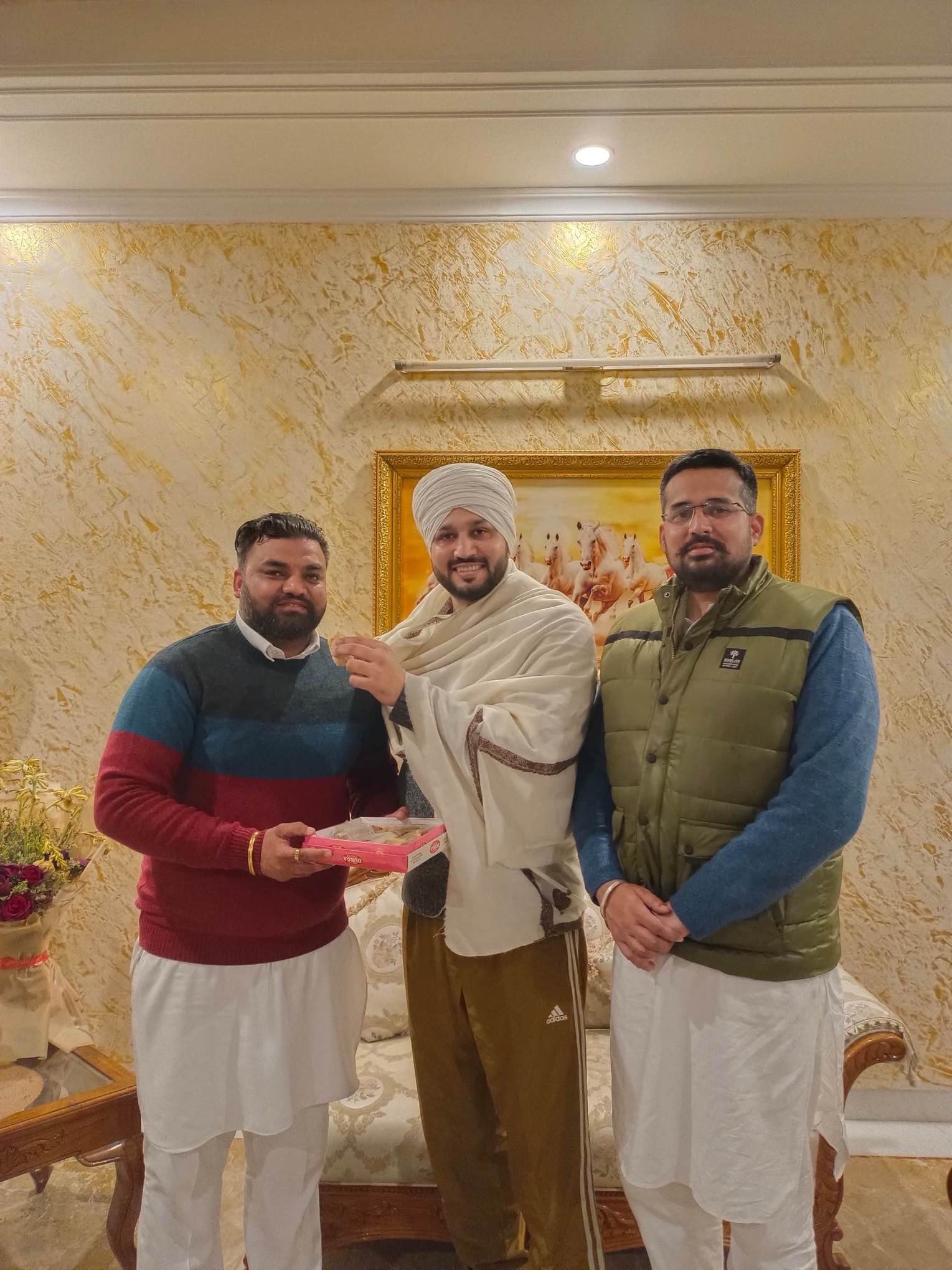 नवदीप  जरेवाल  ने  सांसद  चरणजीत  सिंह  चन्नी के  परिवार से की  मुलाक़ात  |