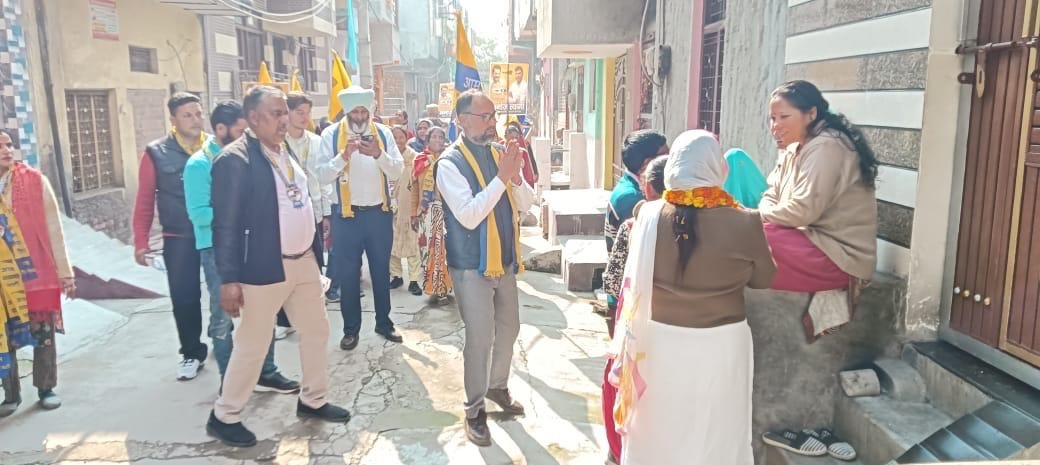 ਸਾਬਕਾ ਵਿਧਾਇਕ ਪਵਨ ਕੁਮਾਰ ਟੀਨੂੰ ਨੇ ਦਿੱਲੀ ਵਿਧਾਨ ਸਭਾ ਚੋਣਾਂ ਵਿੱਚ ਕੀਤਾ ਆਮ ਆਦਮੀ ਪਾਰਟੀ ਬਾਸਤੇ ਪ੍ਰਚਾਰ ।